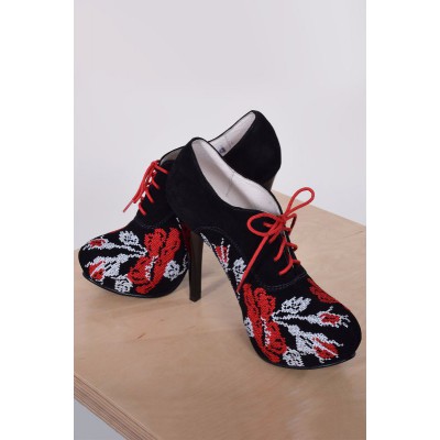 Embroidered Shoes "Lady Red"